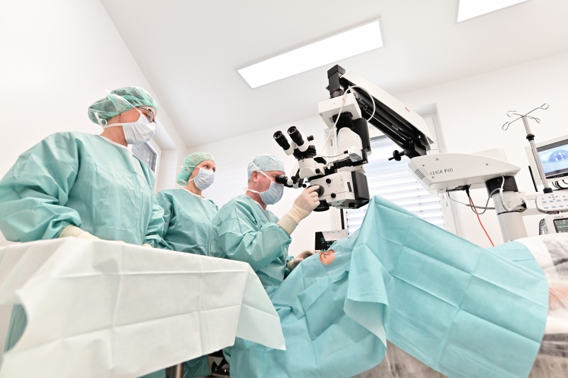 Prof. Dr. med. Arnd J. Gandorfer Facharzt für Augenheilkunde FEBO Ärztlicher Qualitätsmanager Prof. Dr. med. Arnd J. Gandorfer Facharzt für Augenheilkunde FEBO Ärztlicher Qualitätsmanager